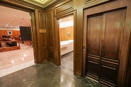 El nuevo ascensor que permite subir al salón de recepciones y de plenos del Ayuntamiento fue una propuesta de los consejos ciudadanos.