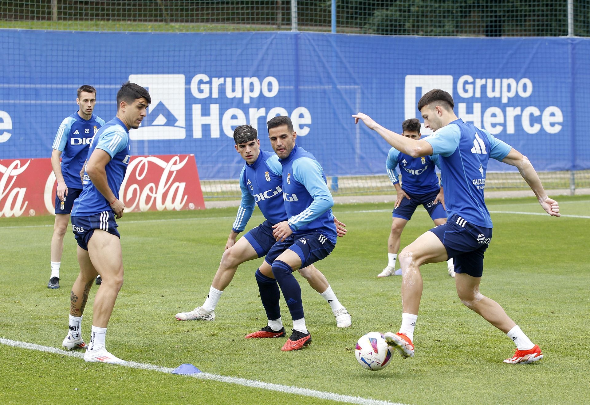 Objetivo, el ascenso: último entrenamiento del Oviedo antes de medirse con el Espanyol