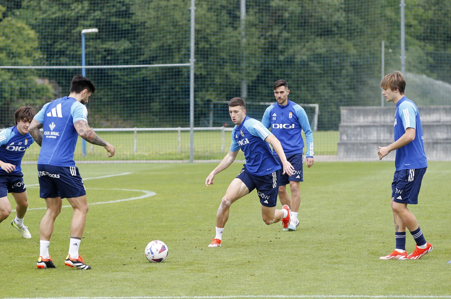 Objetivo, el ascenso: último entrenamiento del Oviedo antes de medirse con el Espanyol