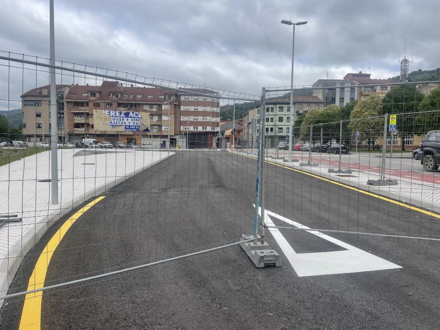 Zona de Laviana donde se está urbanizando el espacio para la futura estación de autobuses, y donde previsiblemente irá el intercambiador.