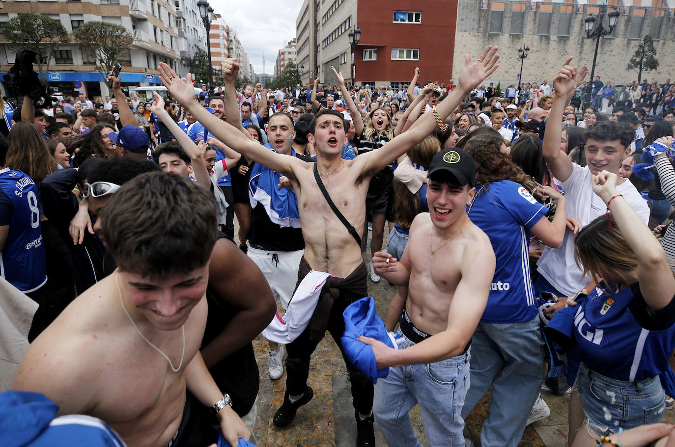 Los bares de Oviedo, a rebosar durante el partido