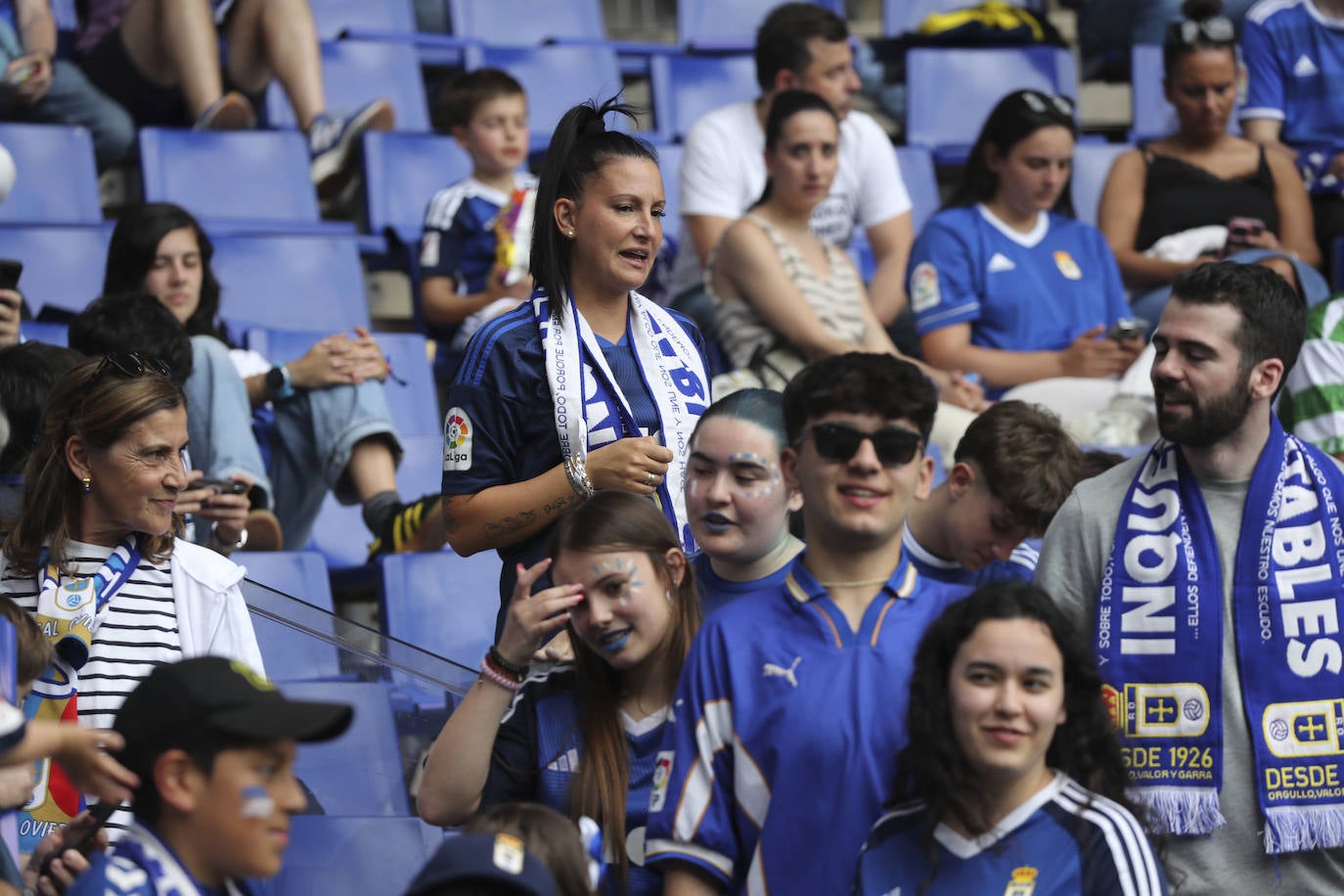 ¿Estuviste en las gradas del Tartiere animando al Oviedo? ¡Búscate en las fotos!