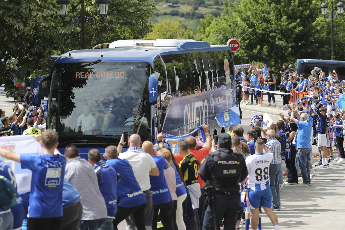 ¿Estuviste en las gradas del Tartiere animando al Oviedo? ¡Búscate en las fotos!