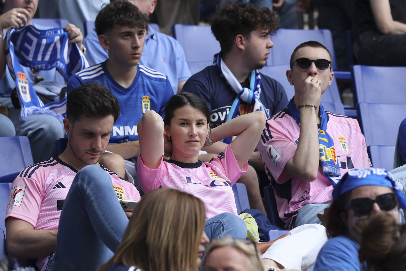 ¿Estuviste en las gradas del Tartiere animando al Oviedo? ¡Búscate en las fotos!