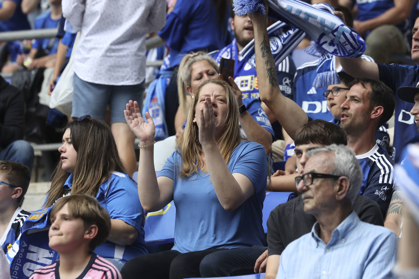 ¿Estuviste en las gradas del Tartiere animando al Oviedo? ¡Búscate en las fotos!