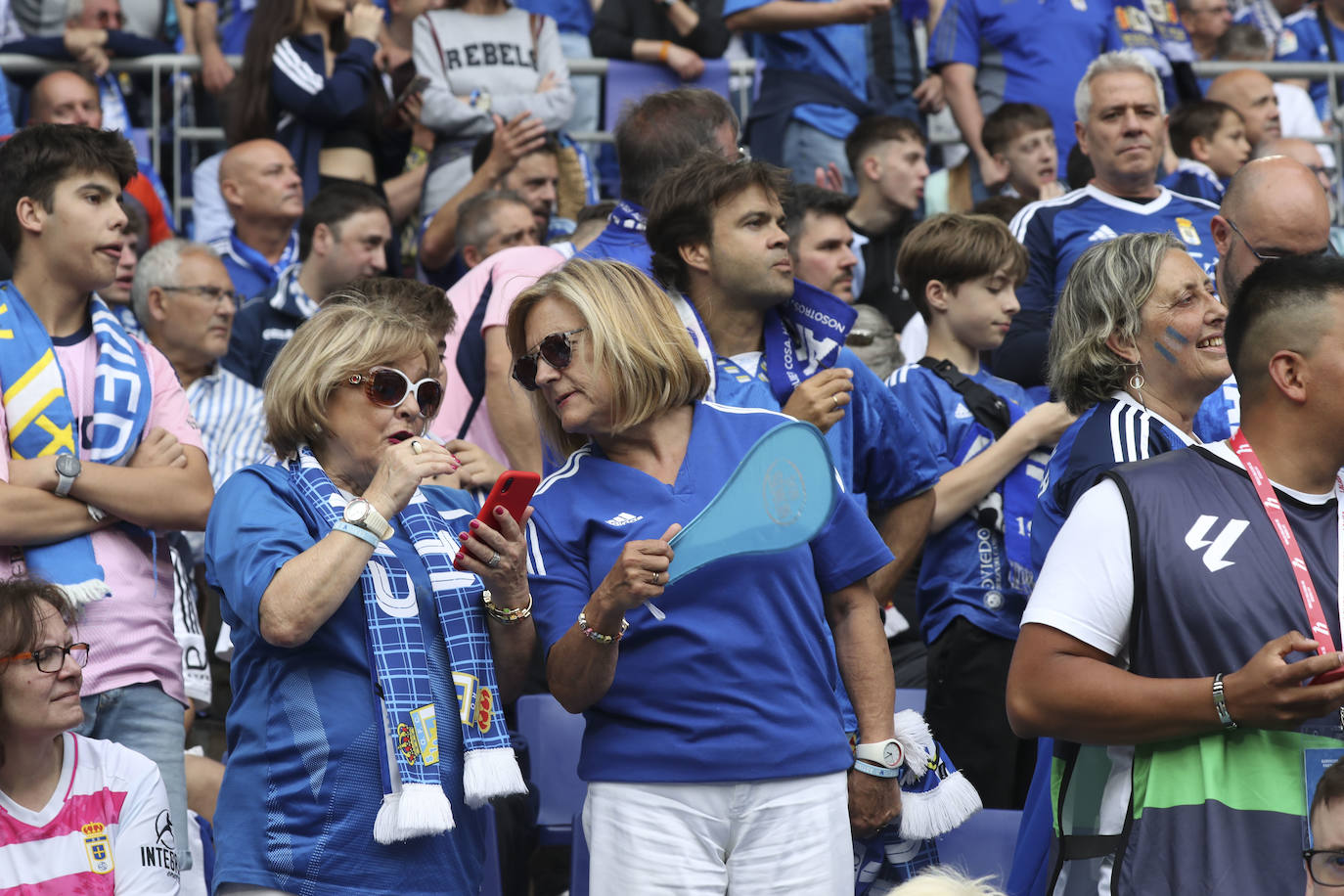 ¿Estuviste en las gradas del Tartiere animando al Oviedo? ¡Búscate en las fotos!