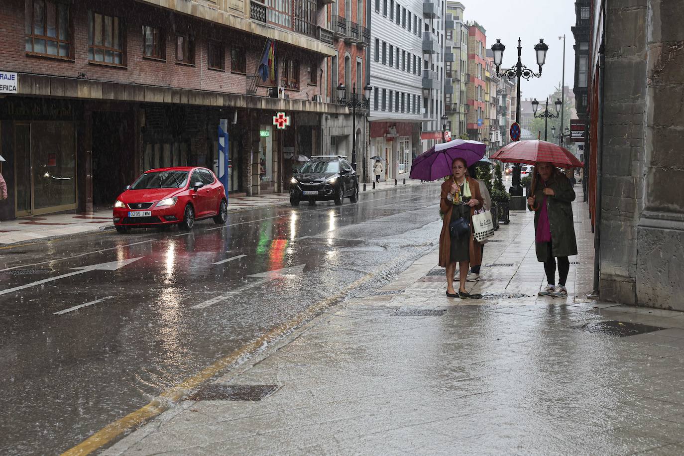 Lluvia y granizo: el mal tiempo azota a Asturias a las puertas del verano