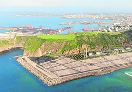 Recreación de la futura planta de producción de hidrógeno y metanol verdes, en la explanada de Aboño.