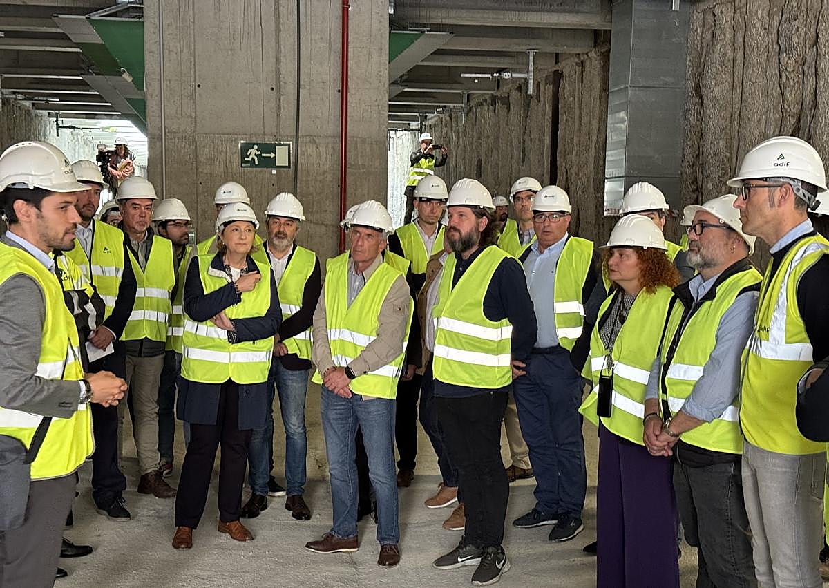 Imagen secundaria 1 - ﻿Las claves de la mejora de la línea Gijon-Laviana: mayor seguridad, aumento de las frecuencias horarias...