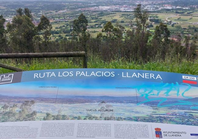 Cartel de la ruta de los Palacios durante el recorrido por el Santufirme