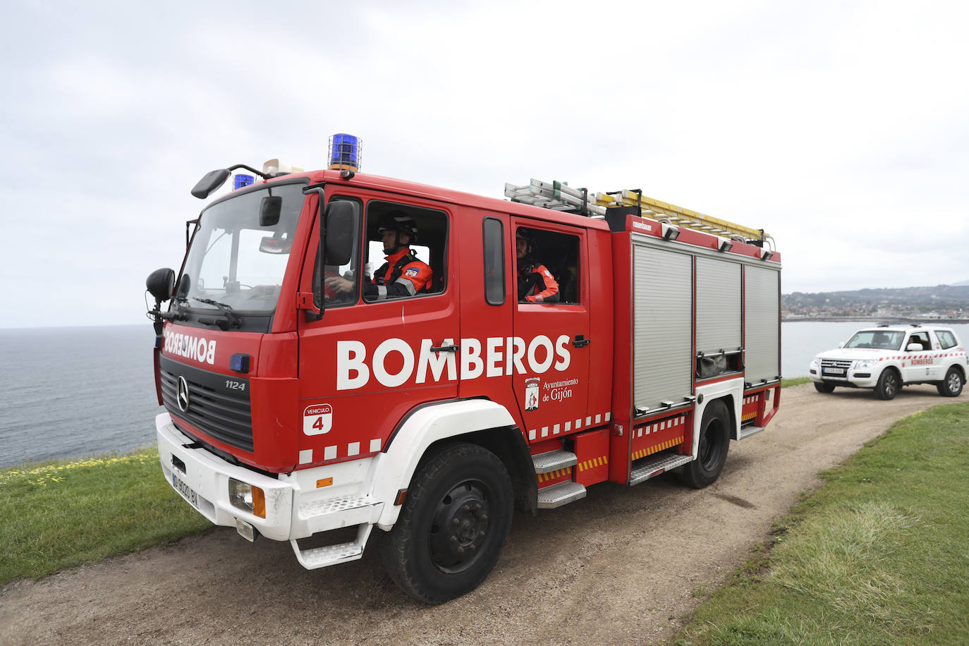 El intenso trabajo de los equipos de rescate en Gijón