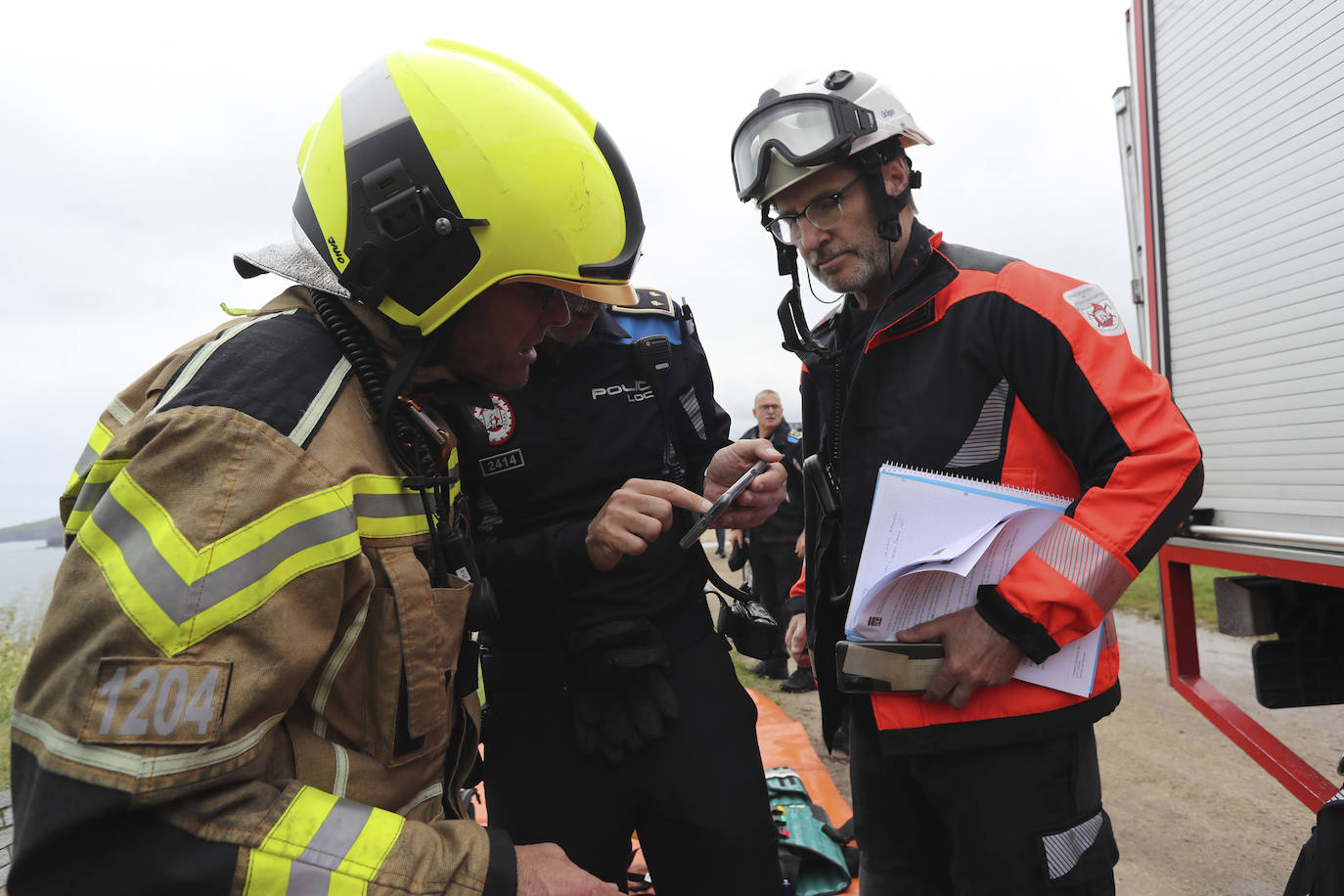 El intenso trabajo de los equipos de rescate en Gijón