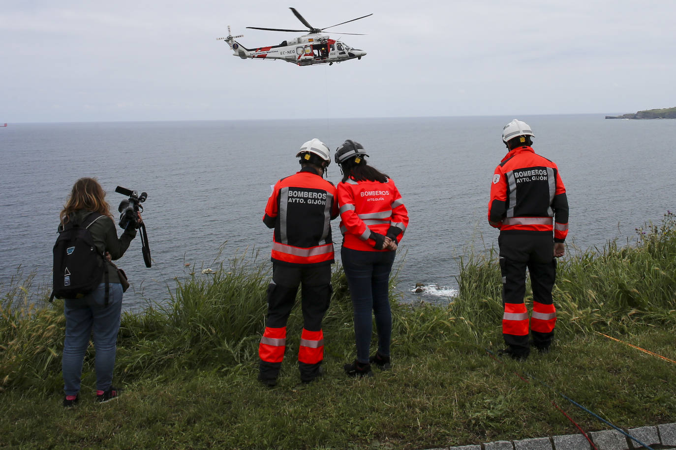 El intenso trabajo de los equipos de rescate en Gijón