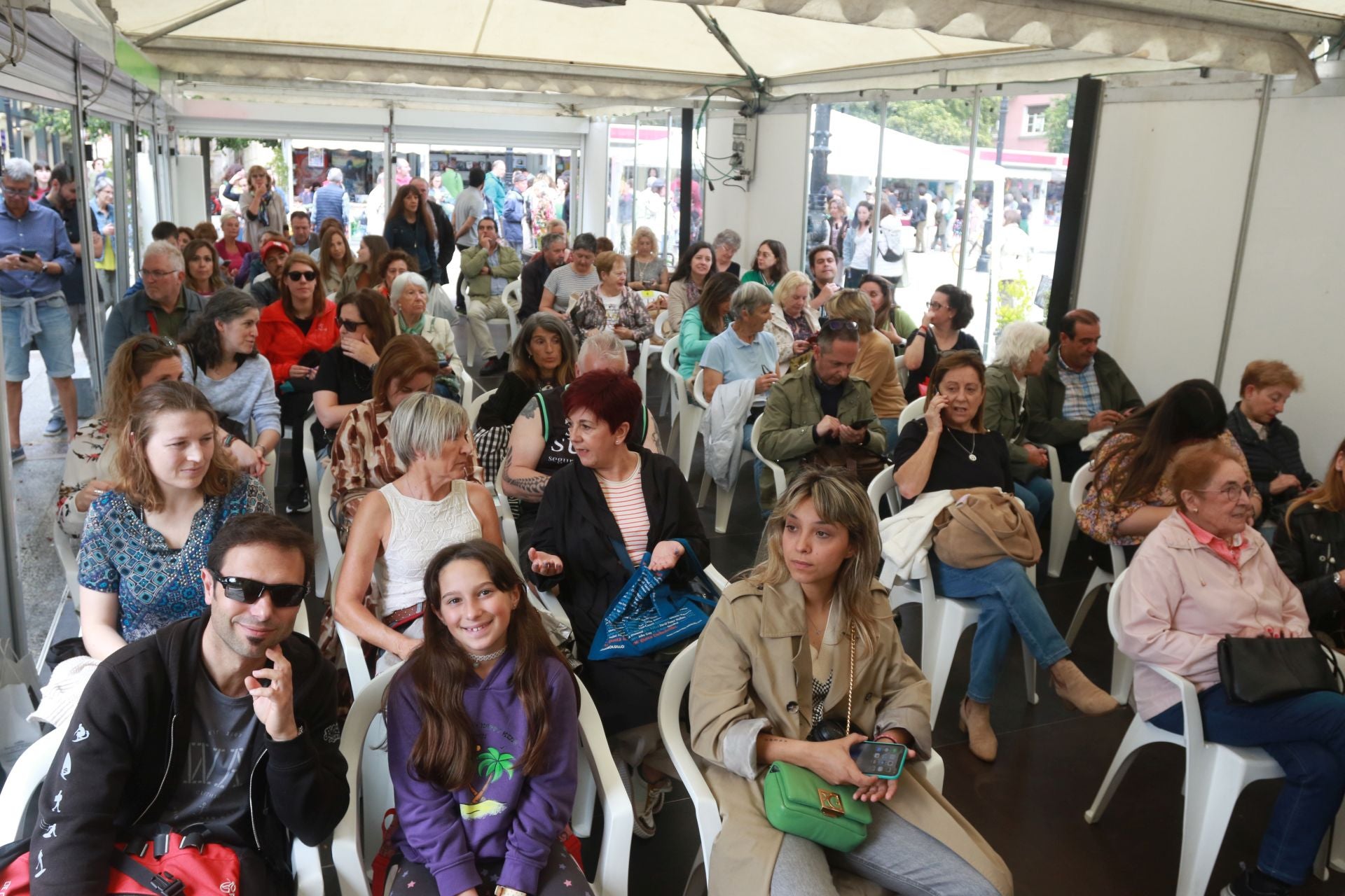 Las imágenes que deja la Feria del Libro en Gijón este sábado