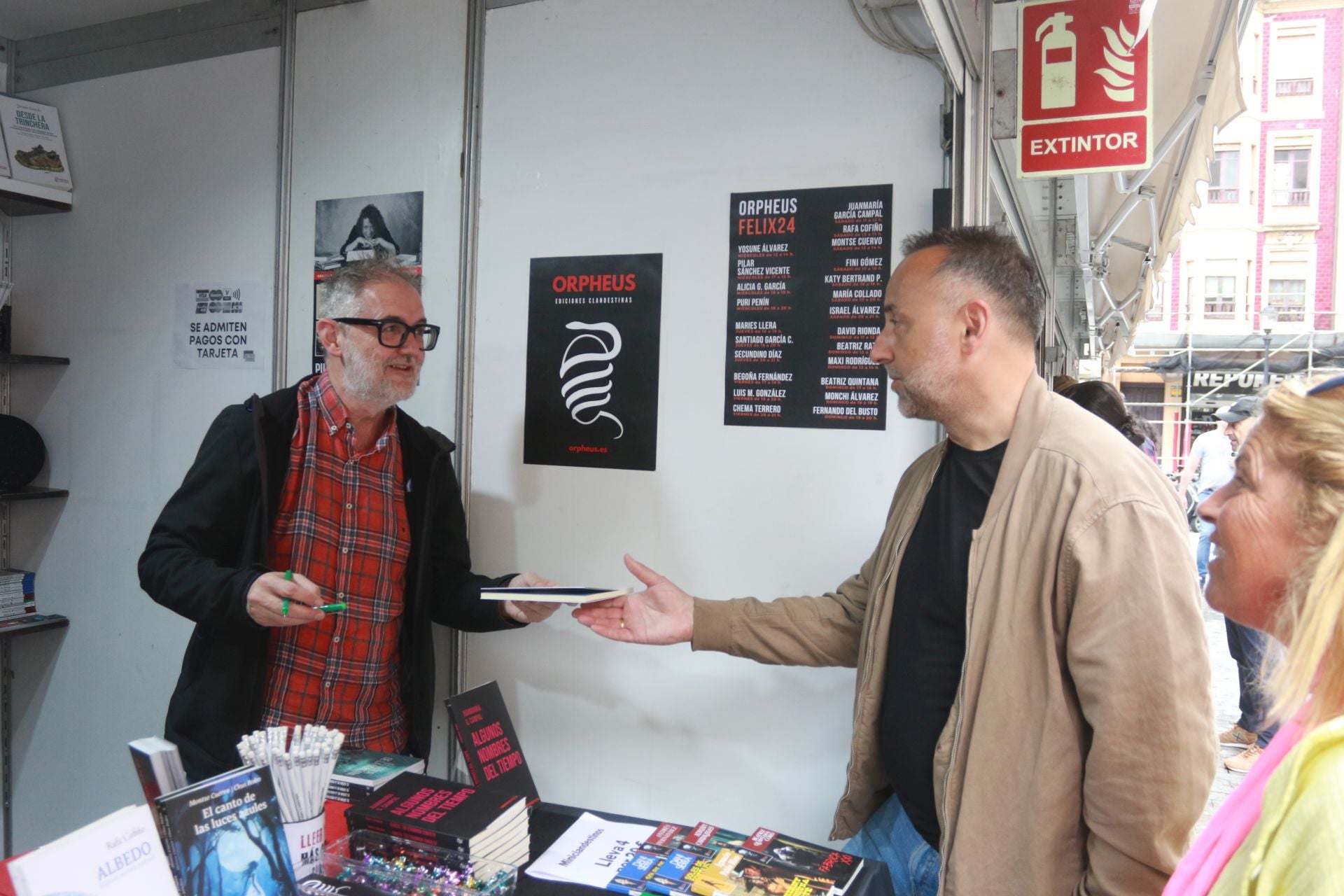 Las imágenes que deja la Feria del Libro en Gijón este sábado