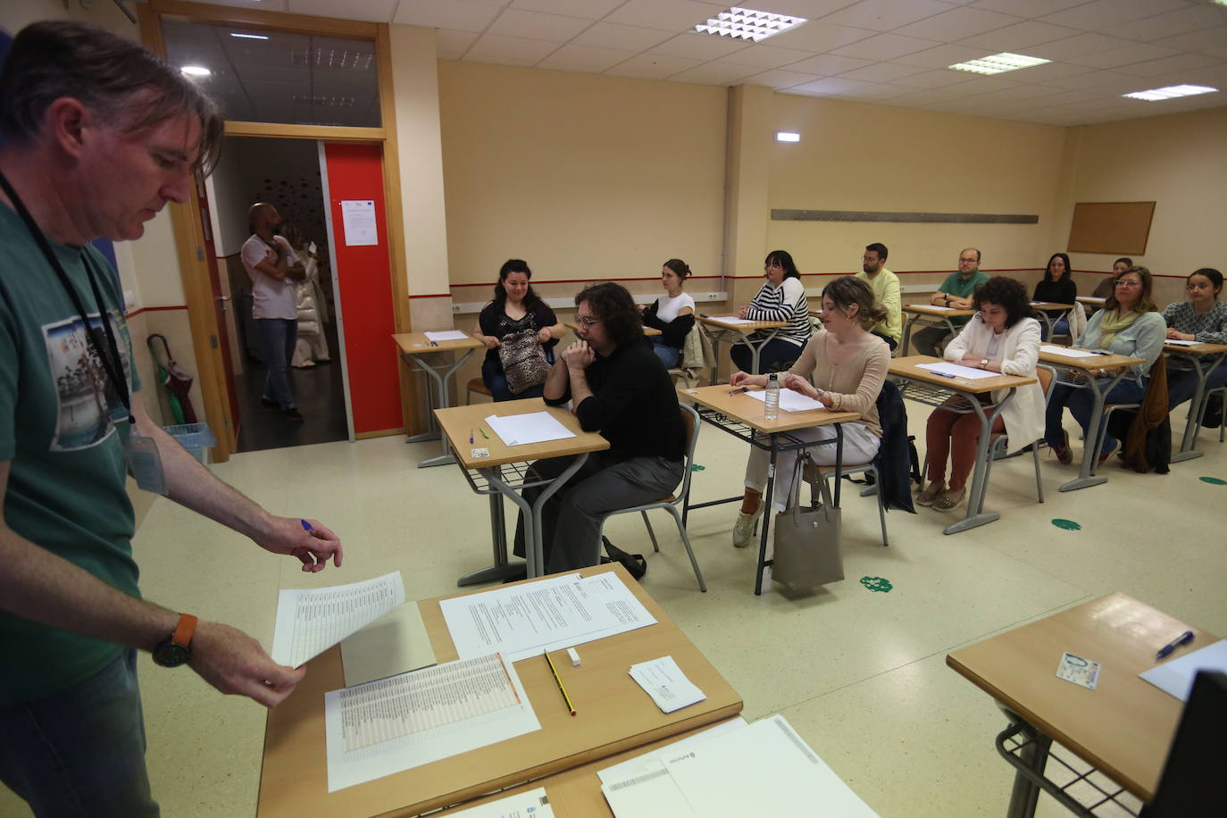 Opositores veteranos y muchas ganas de una plaza fija de maestro en Asturias