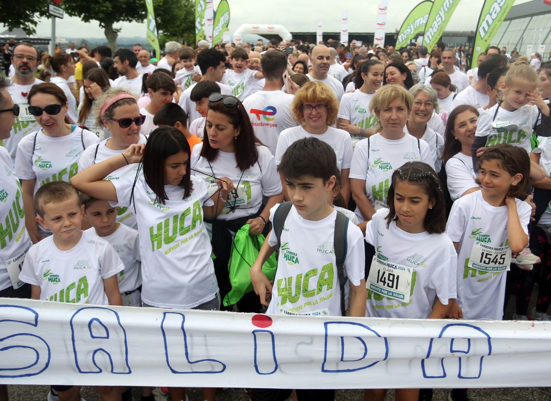 La carrera solidaria del HUCA, en imágenes