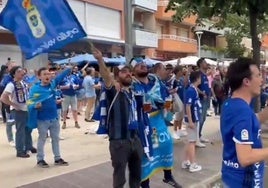 La afición del Real Oviedo lo da todo en Cornellá