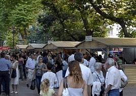 Casetas de hostelería que Santander monta por su Semana Grande y cuya estética se podría replicar este agosto en el paseo de Begoña.