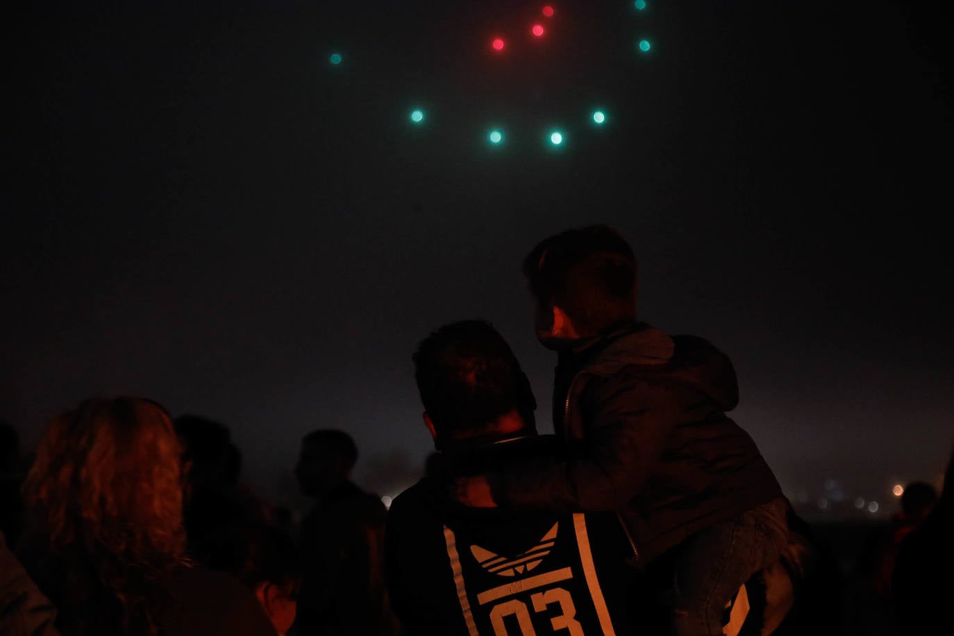 Las hogueras de San Juan iluminan la noche en Asturias