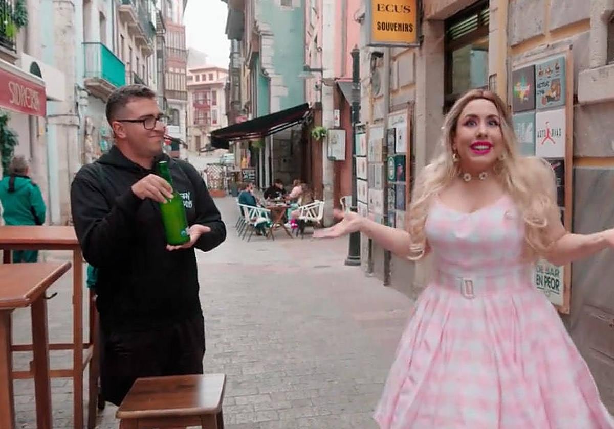Barbie le da a la sidra de Asturias este verano