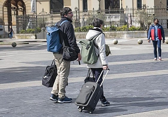 Turistas en Gijón el pasado Puente de Mayo.