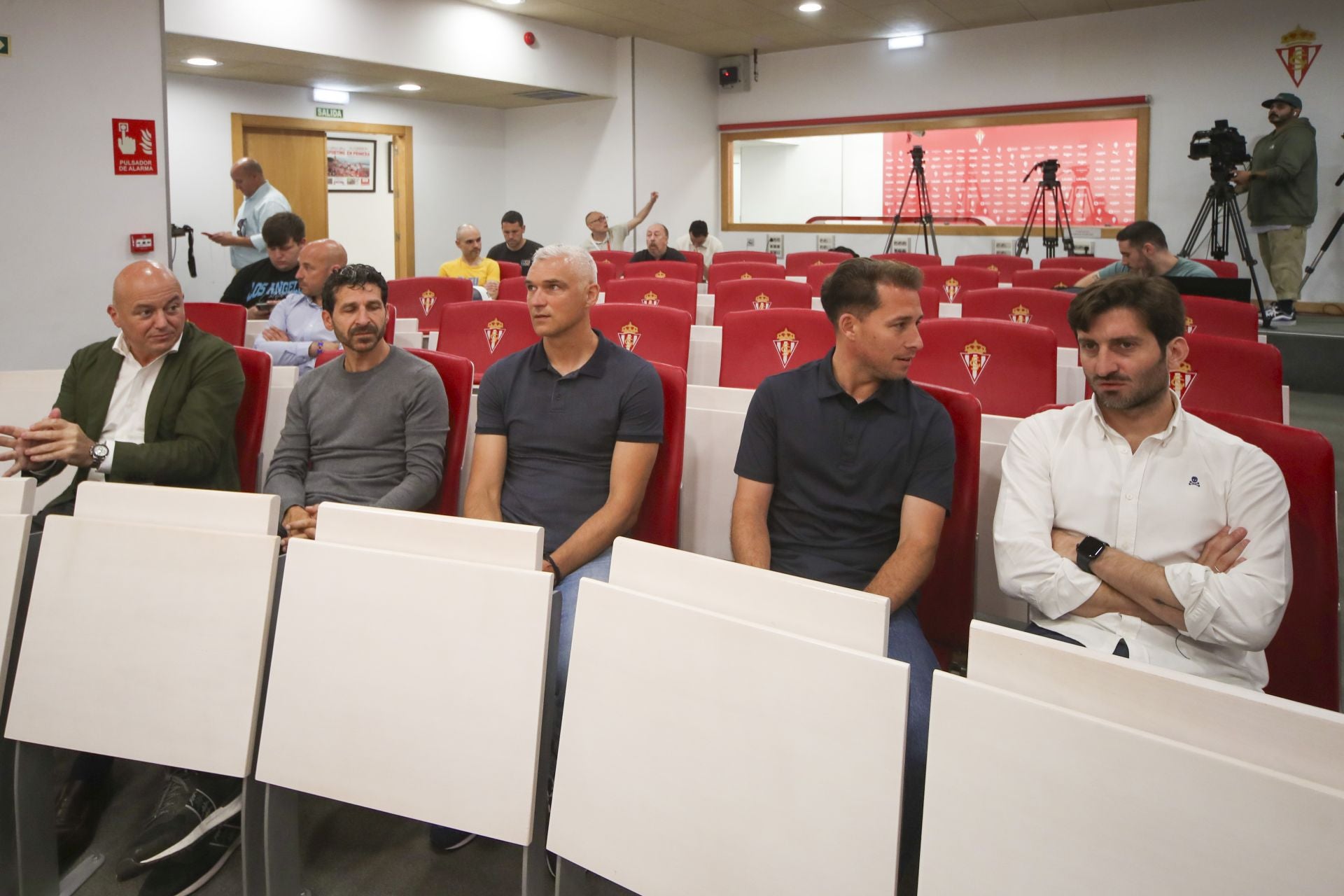 La presentación de Rubén Albés como entrenador del Sporting, en imágenes