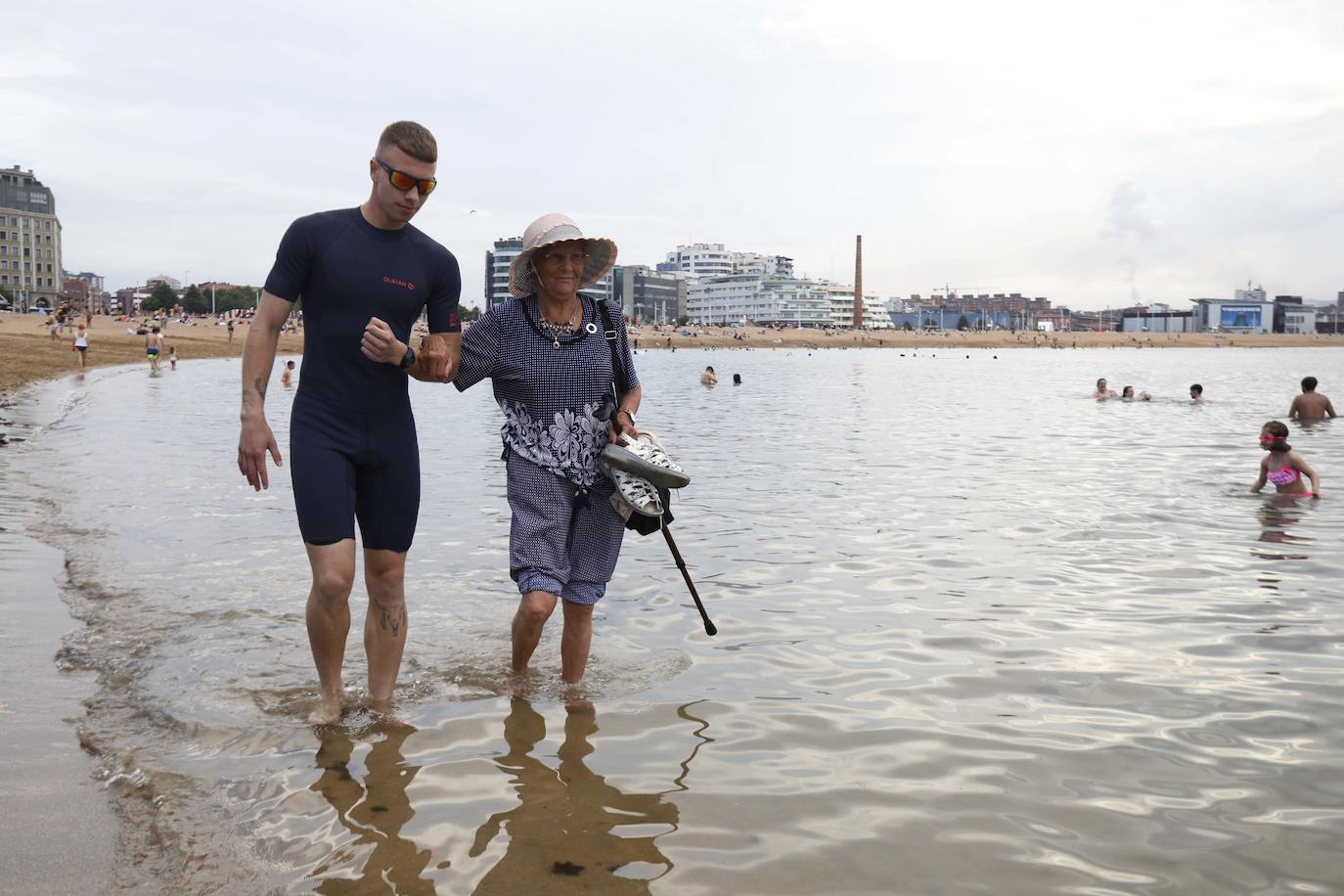 De El Bierzo a Gijón para mojar los pies en Poniente