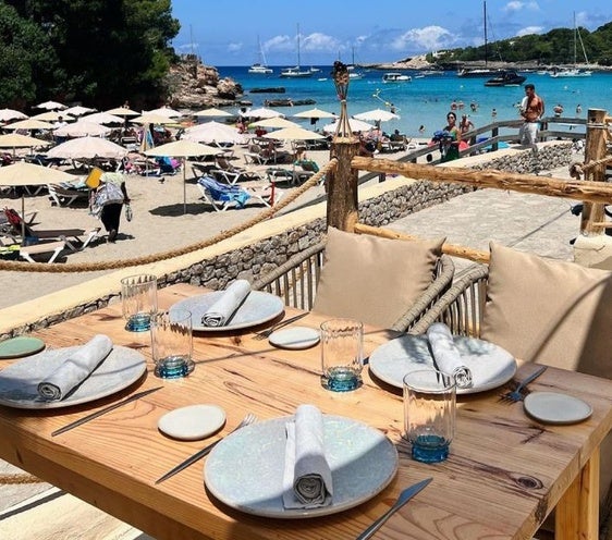 Cachopo, fabes y paella: así es el restaurante de Melendi en Ibiza