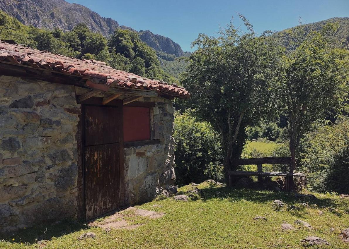 Imagen secundaria 1 - Ruta a Vega Baxu, una majada a más de 1.000 metros en el Parque Natural de Redes