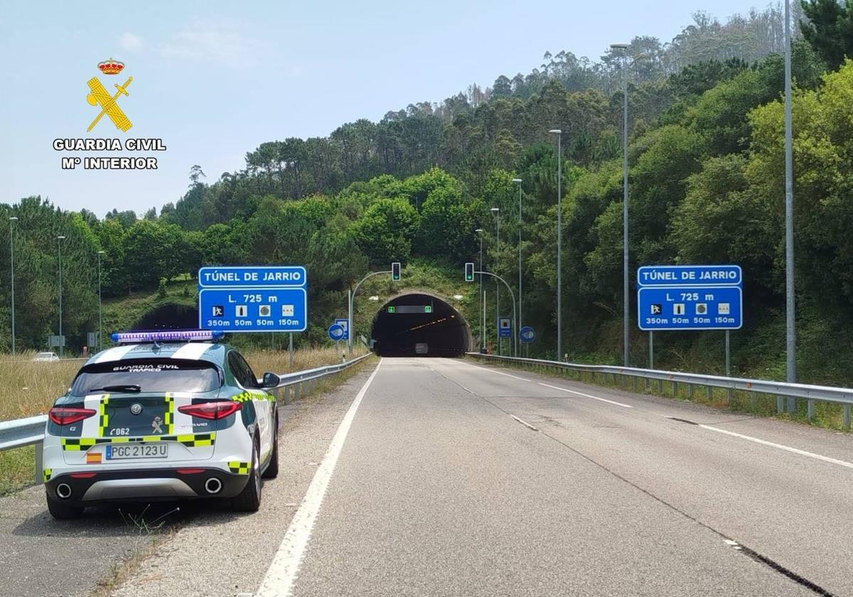 Circula seis kilómetros en sentido contrario por la autopista en la A-8, a la altura de Navia