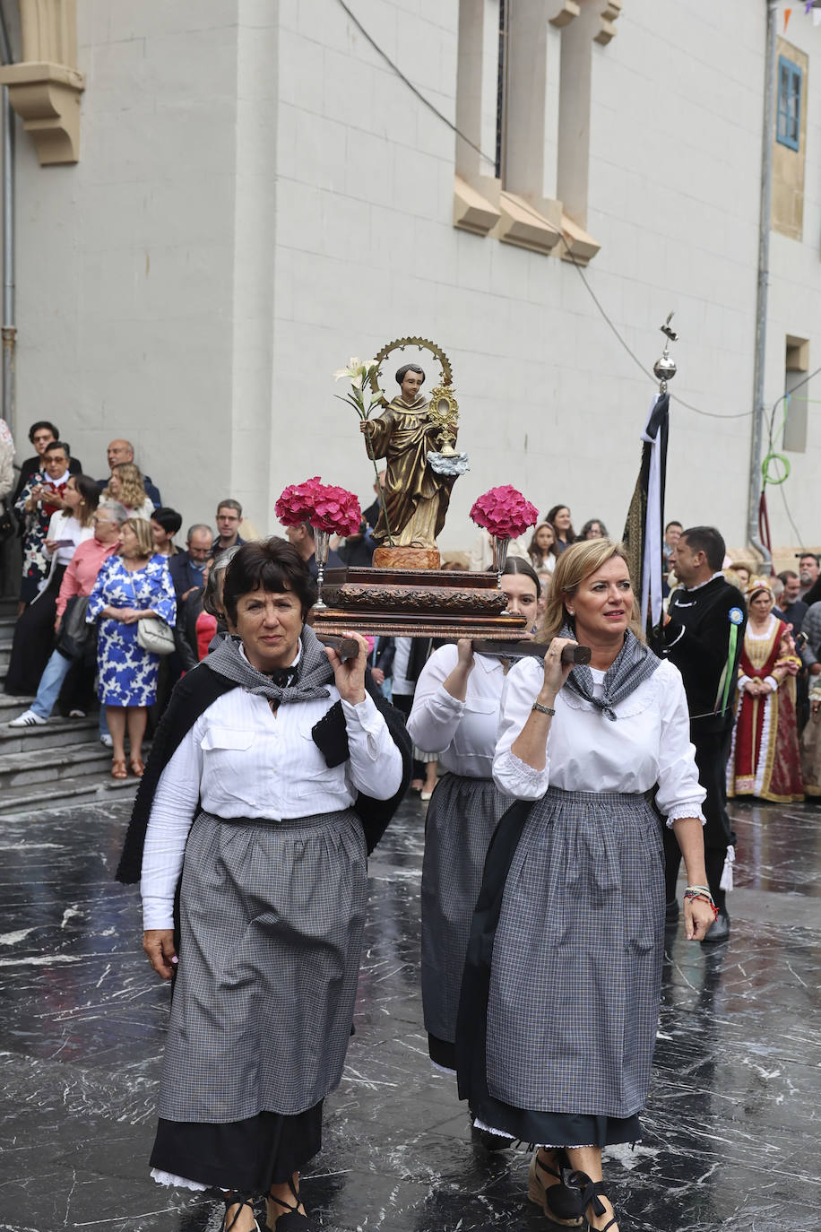 Cudillero brilla por San Pedro: las imágenes una Amuravela multitudinaria