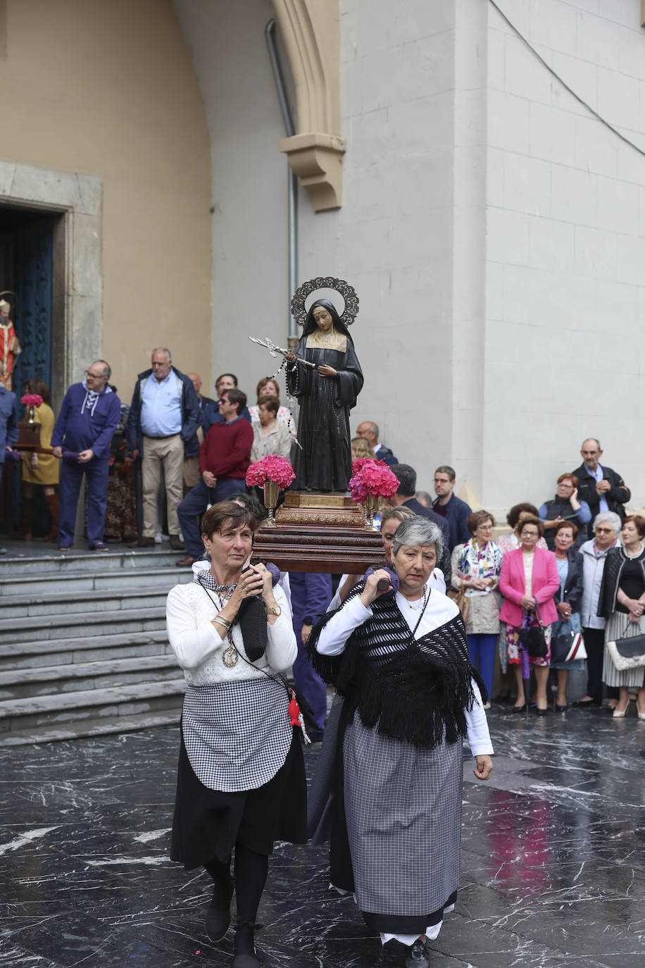 Cudillero brilla por San Pedro: las imágenes una Amuravela multitudinaria