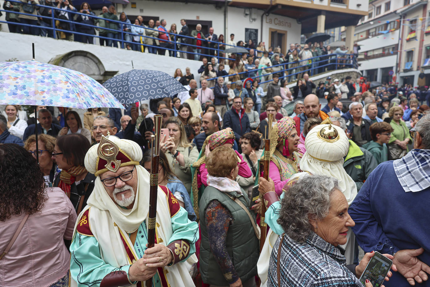 Cudillero brilla por San Pedro: las imágenes una Amuravela multitudinaria