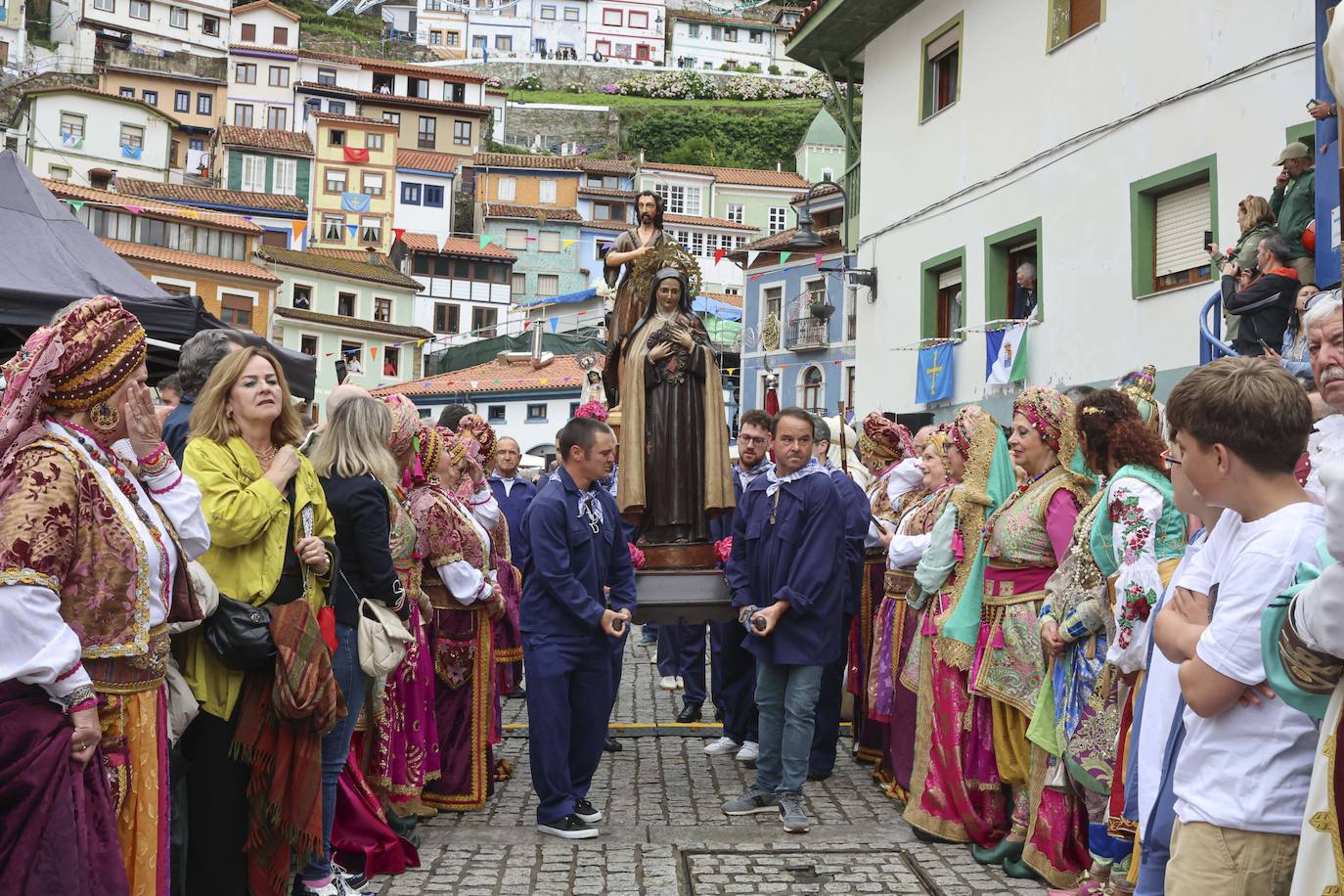 Cudillero brilla por San Pedro: las imágenes una Amuravela multitudinaria