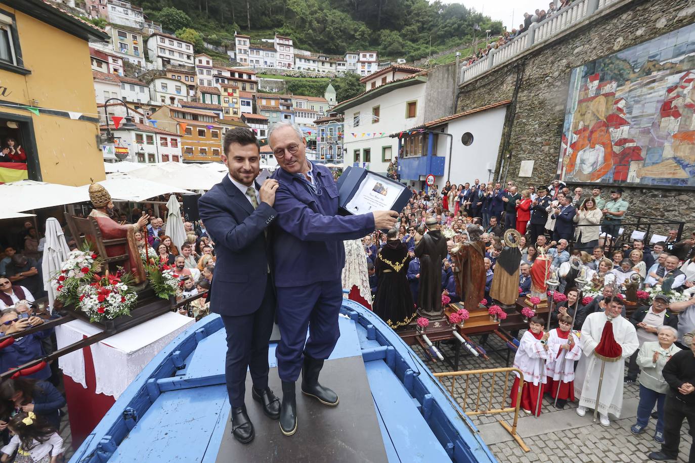 Cudillero brilla por San Pedro: las imágenes una Amuravela multitudinaria