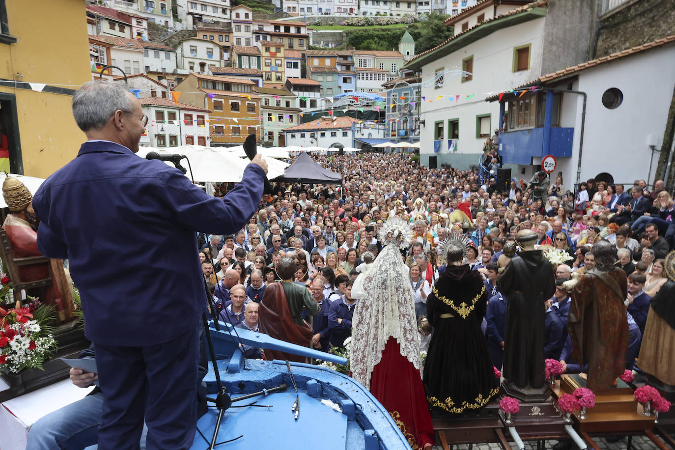 Cudillero brilla por San Pedro: las imágenes una Amuravela multitudinaria