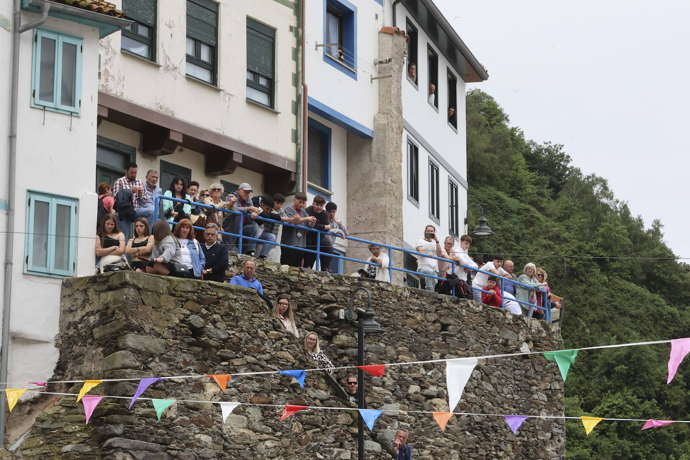 Cudillero brilla por San Pedro: las imágenes una Amuravela multitudinaria