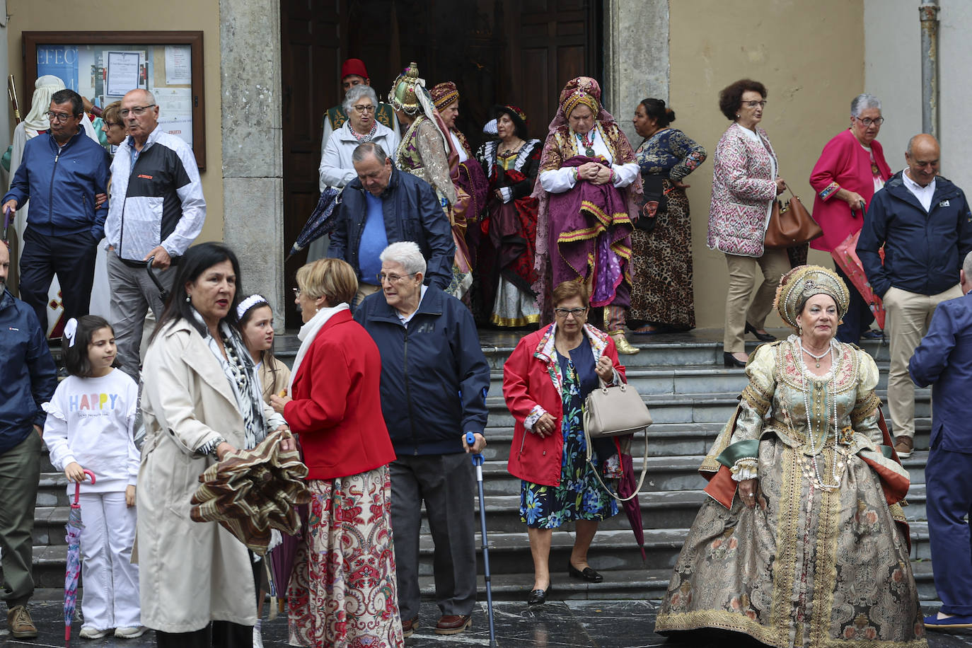 Cudillero brilla por San Pedro: las imágenes una Amuravela multitudinaria
