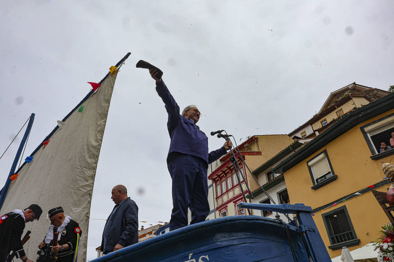 Cudillero brilla por San Pedro: las imágenes una Amuravela multitudinaria
