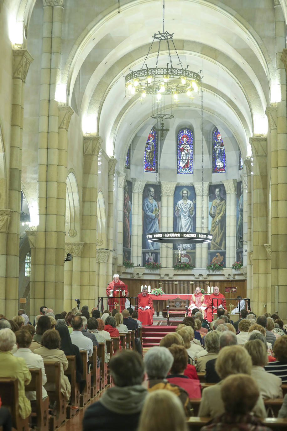 Gijón inicia los festejos por San Pedro con la bendición de las aguas