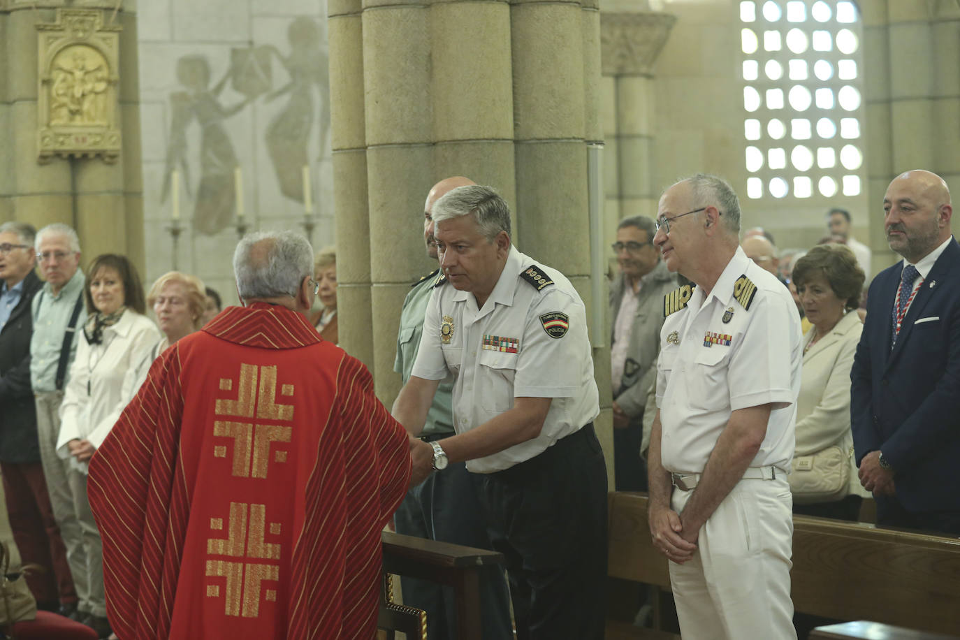 Gijón inicia los festejos por San Pedro con la bendición de las aguas