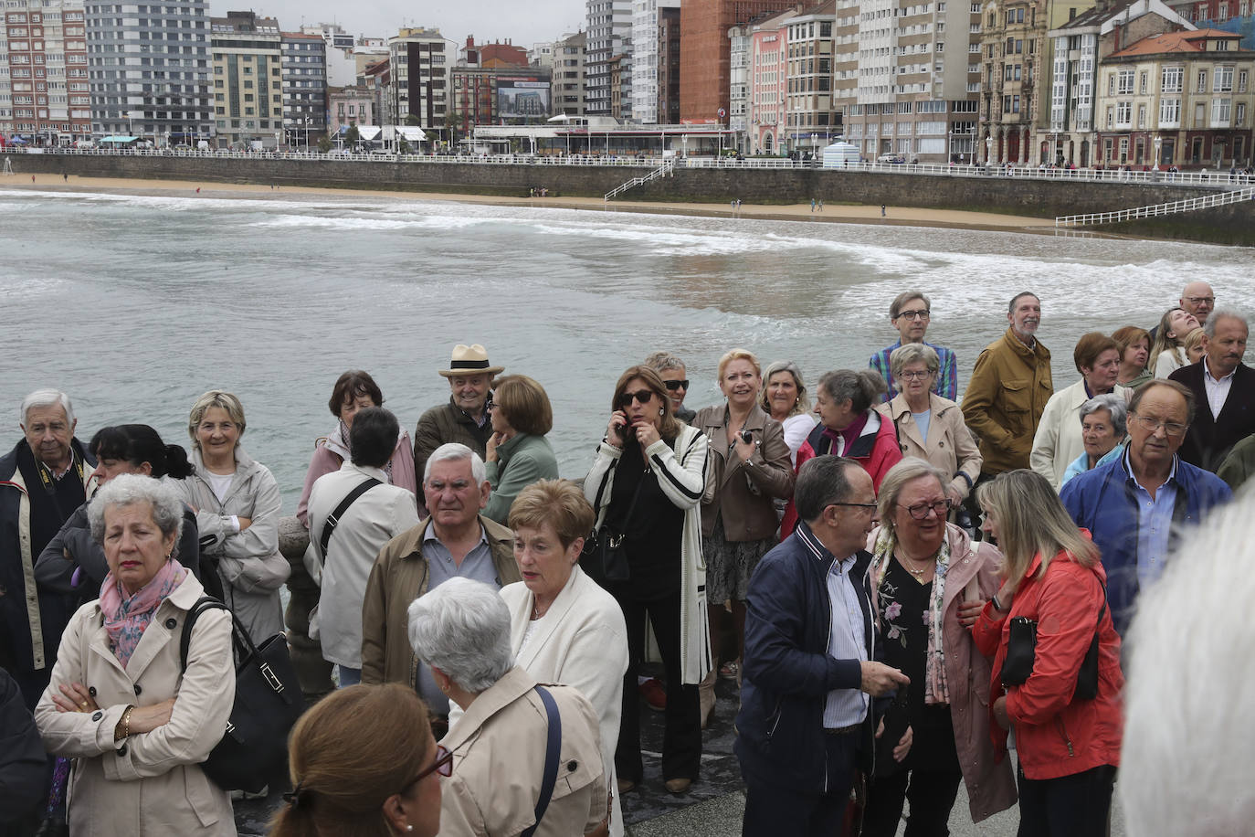 Gijón inicia los festejos por San Pedro con la bendición de las aguas