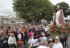 Gijón inicia los festejos por San Pedro con la bendición de las aguas