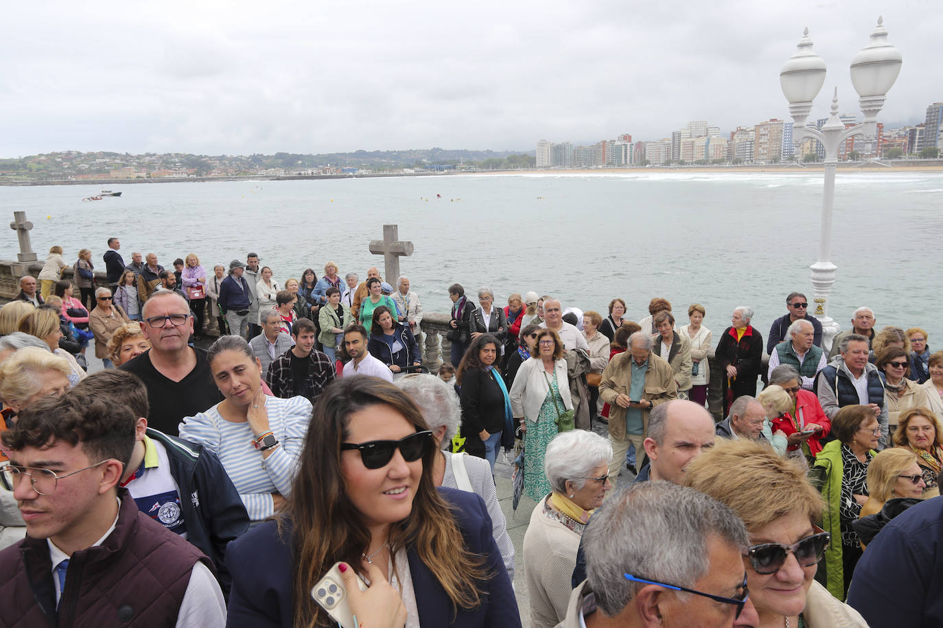 Gijón inicia los festejos por San Pedro con la bendición de las aguas