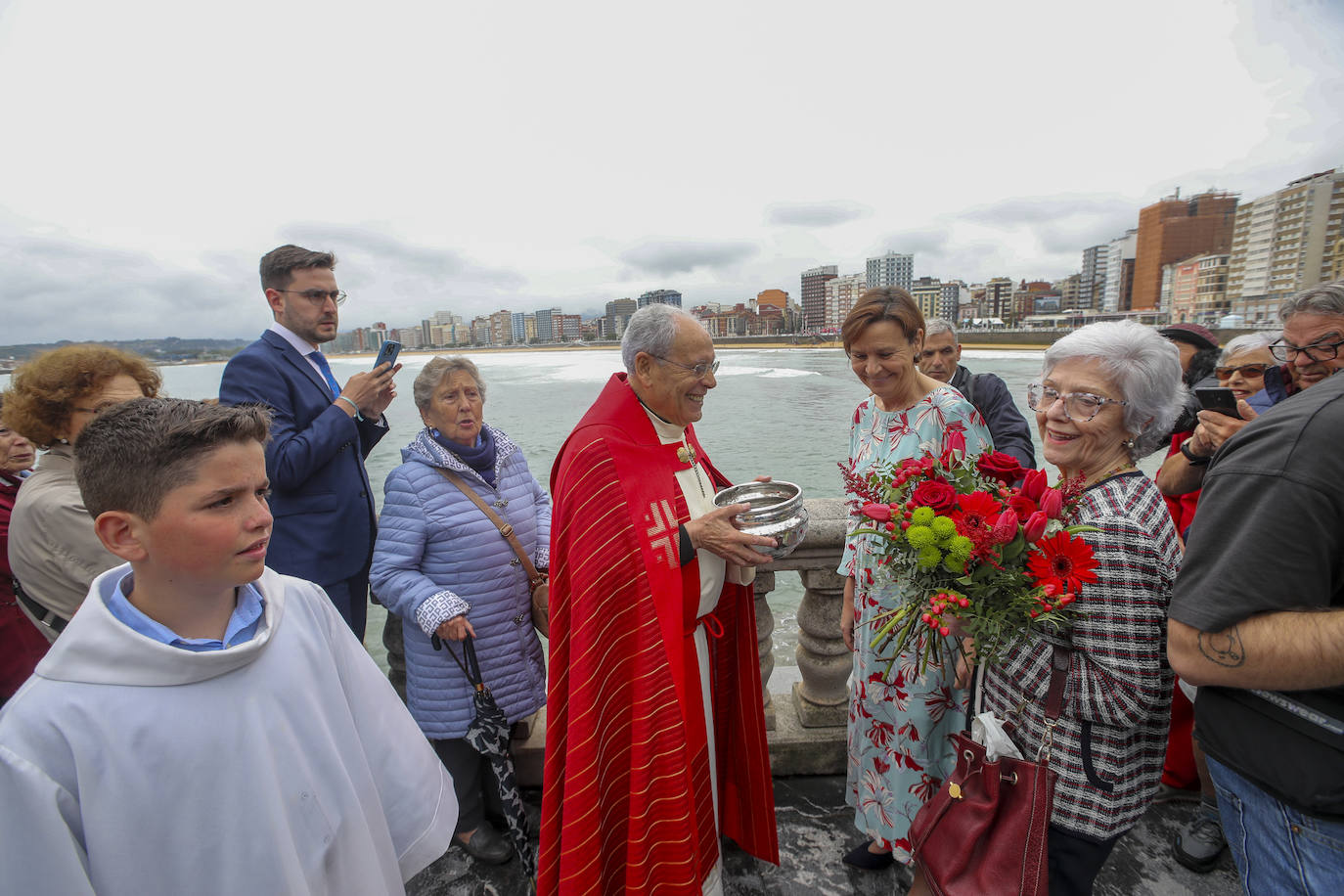 Gijón inicia los festejos por San Pedro con la bendición de las aguas