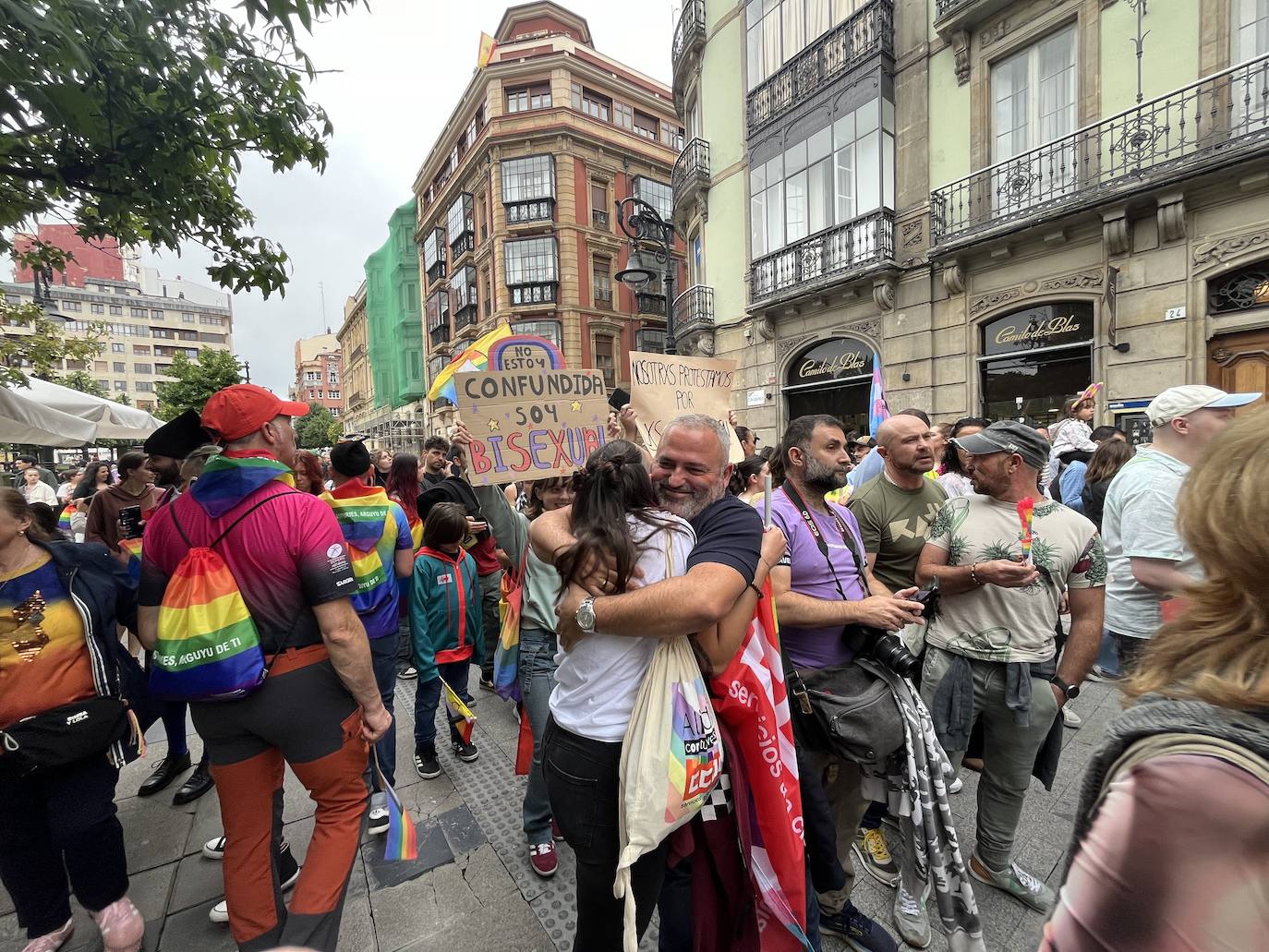 Las calles de Gijón se llenan de orgullo y de reivindicaciones a partes iguales