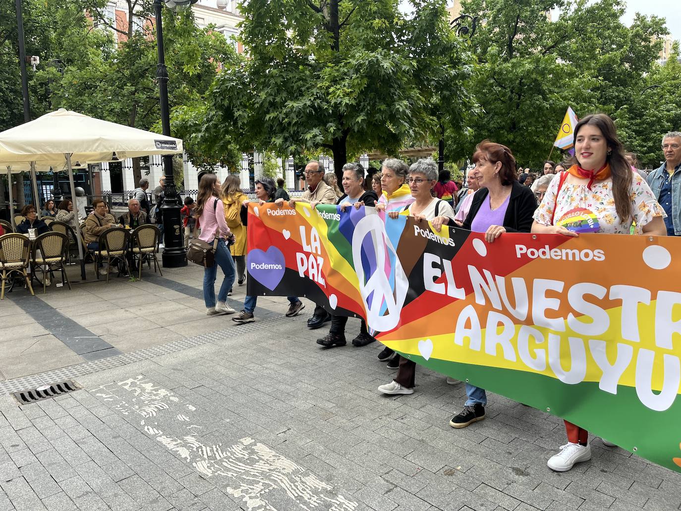 Las calles de Gijón se llenan de orgullo y de reivindicaciones a partes iguales