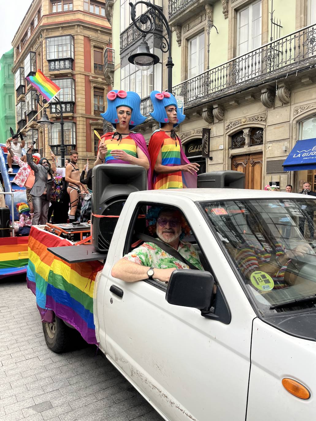 Las calles de Gijón se llenan de orgullo y de reivindicaciones a partes iguales