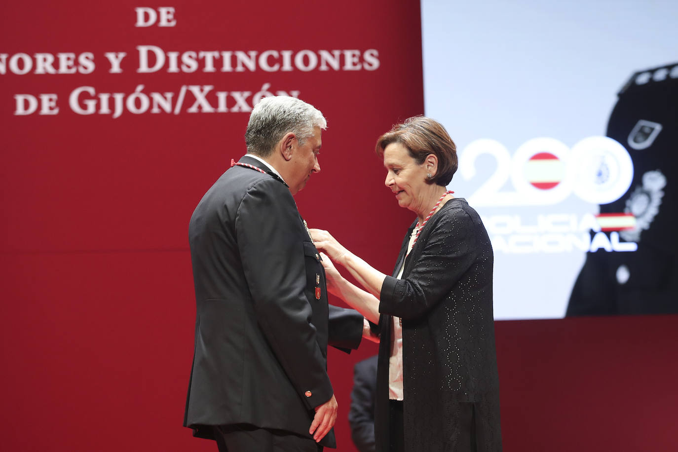 Honores y distinciones en Gijón: así fue la entrega de medallas de la ciudad